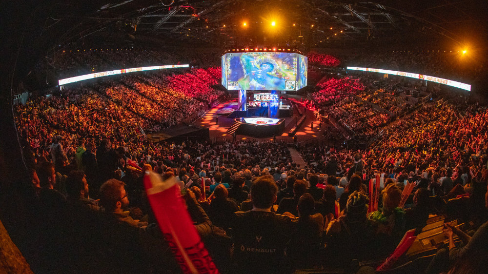 金陵决战终称王！BLG成功卫冕实现联赛两连冠 捧起队史第二座银龙杯