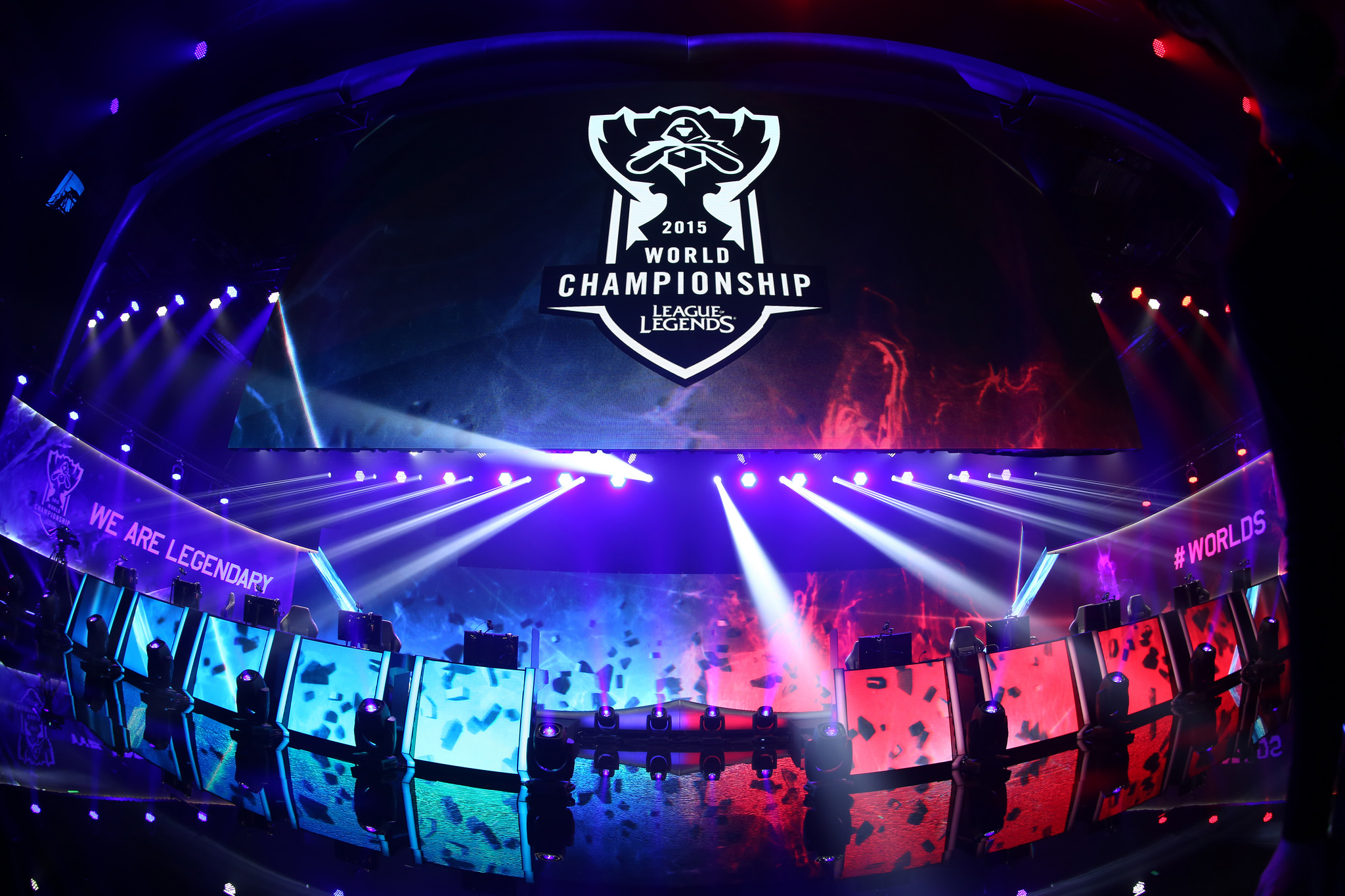 韩媒记者发布互动话题：没有赢得过世界赛冠军的最佳战队是...？