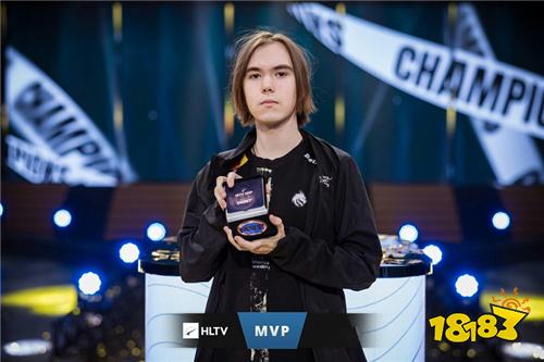 EDG老板感谢夺冠幕后功臣，这支战队简直是LPL的好兄弟